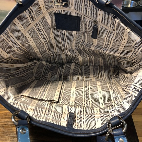 Coach. Natural Straw Tote Bag navy blue trim and pocket - Picture 2 of 8